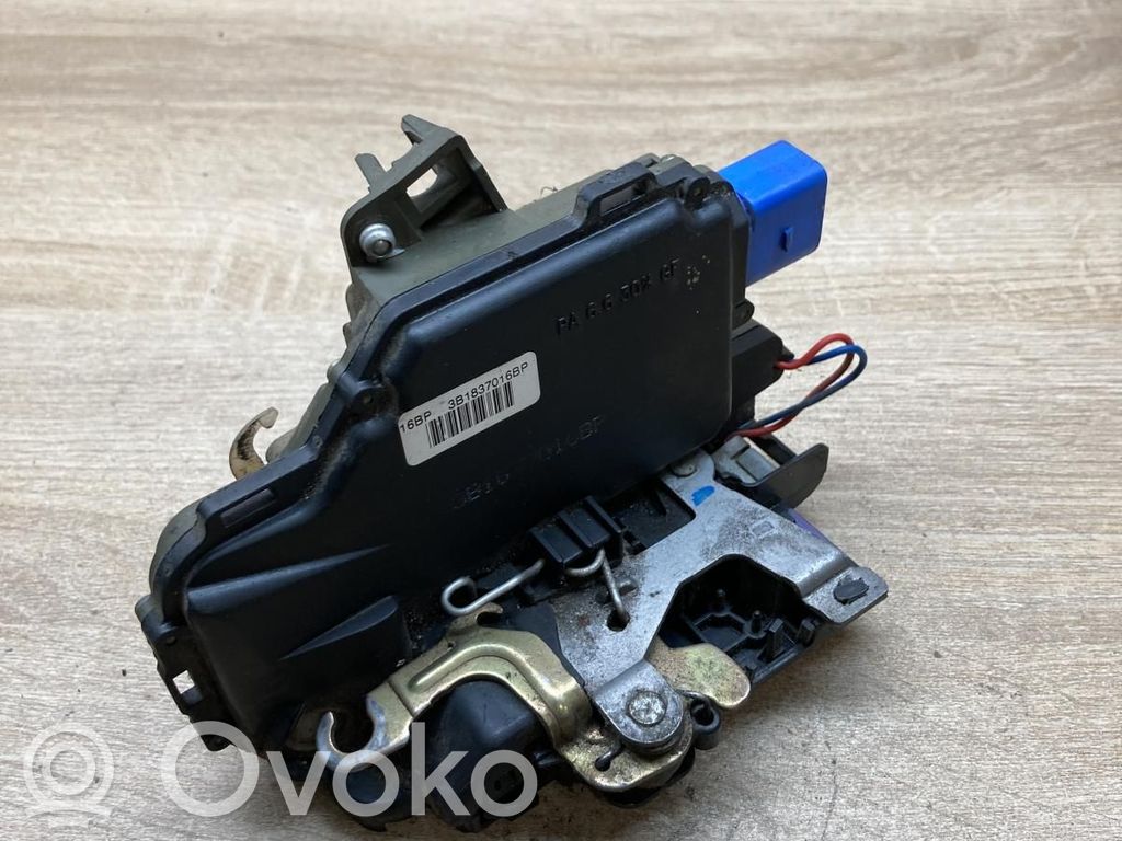 Volkswagen Polo IV 9N3 Serratura portiera anteriore 