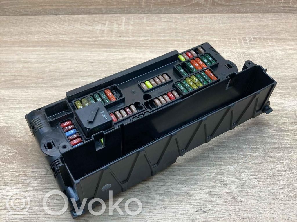BMW 5 GT F07 Ramka / Moduł bezpieczników 