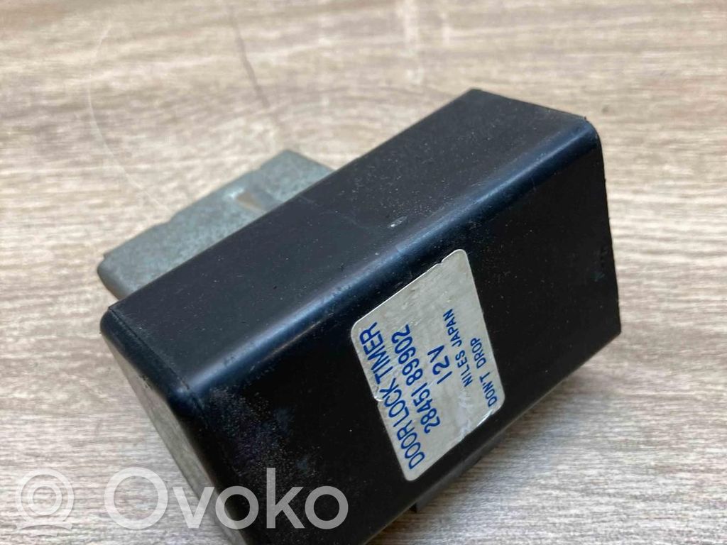 Nissan Laurel Unidad de control/módulo de la puerta 