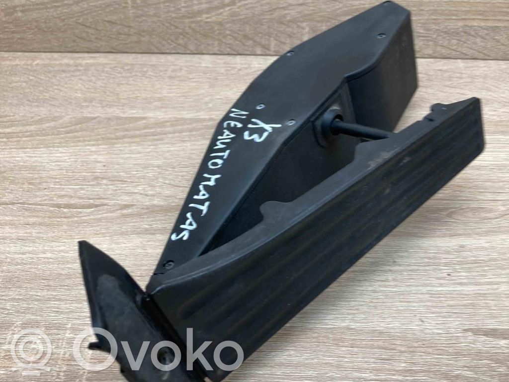 Akceleratoriaus pedalas   6766931,25916010