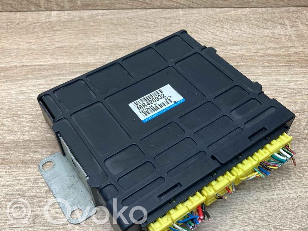 Engine control unit/module ECU   MR420932,E2T73676,9Y28