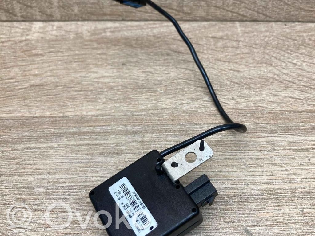 Pystyantennivahvistin   8380945,USED