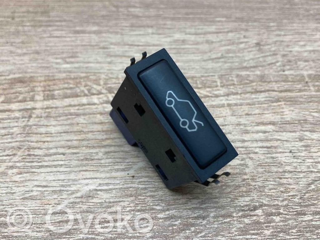 Tailgate/boot open switch button   8365579,03052500