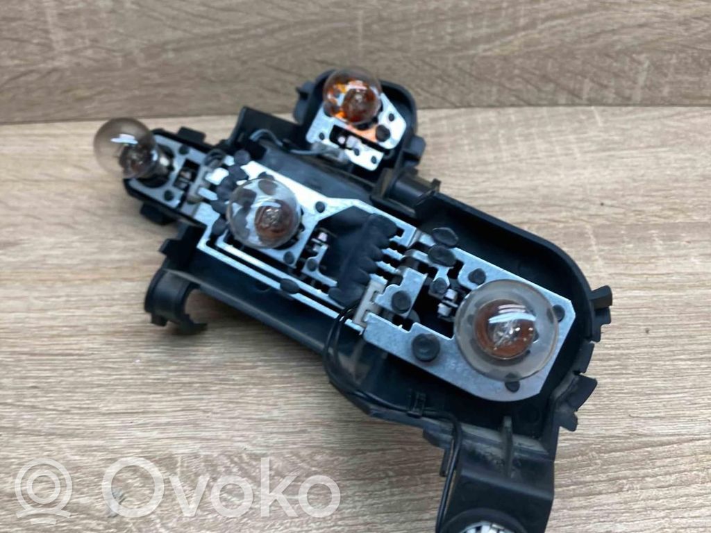 BMW 5 E60 E61 Takavalon polttimon suojan pidike 