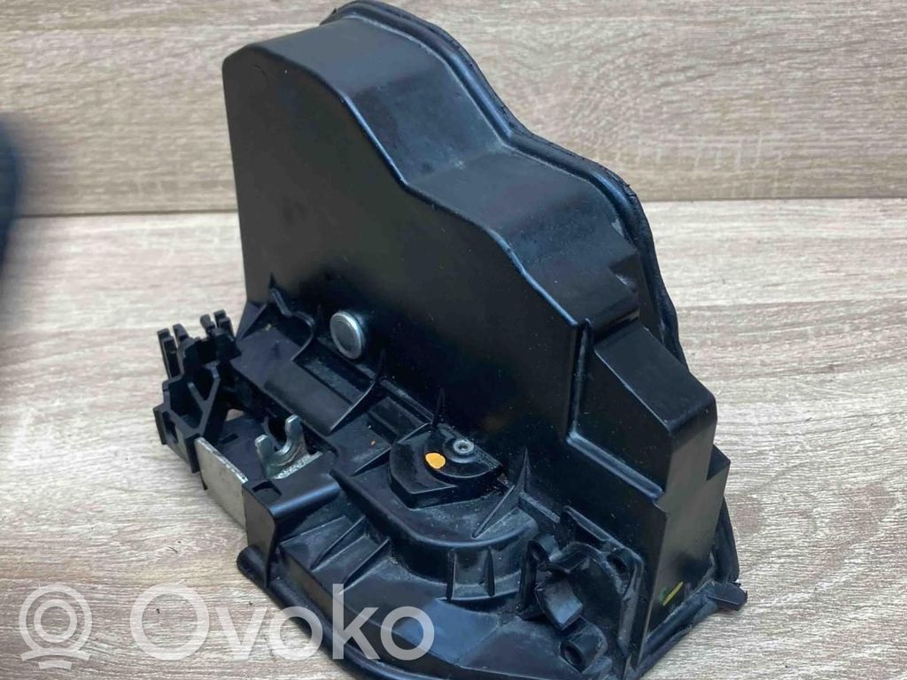 BMW 5 F10 F11 Takaoven lukko 