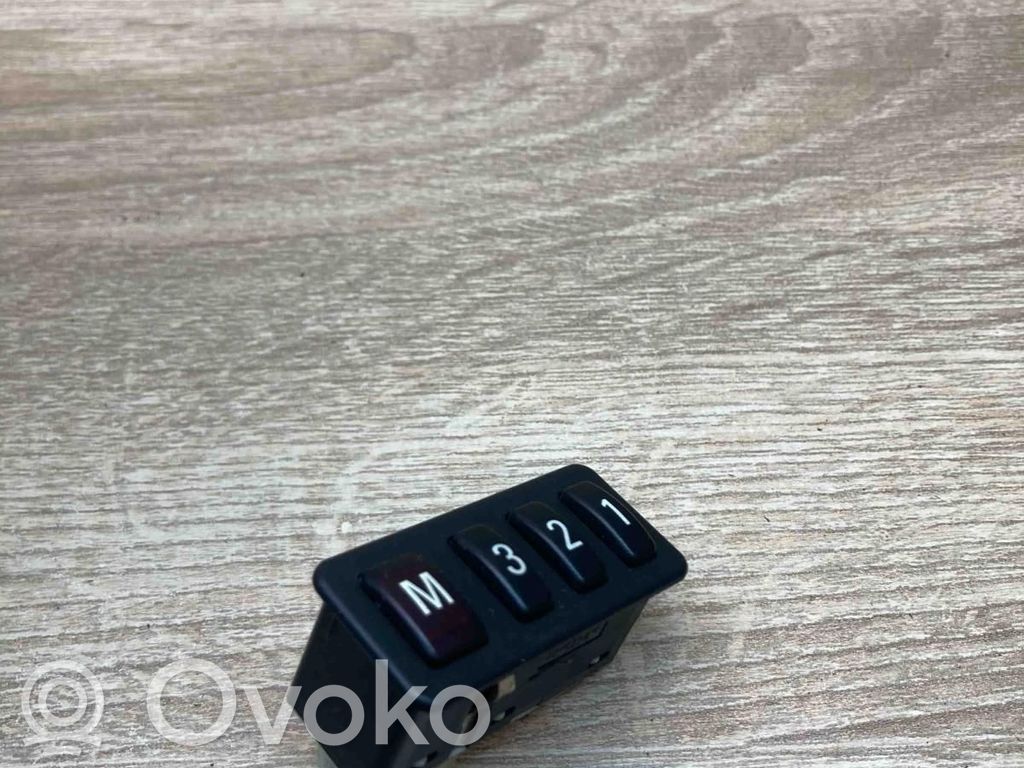 Seat memory switch   8352160