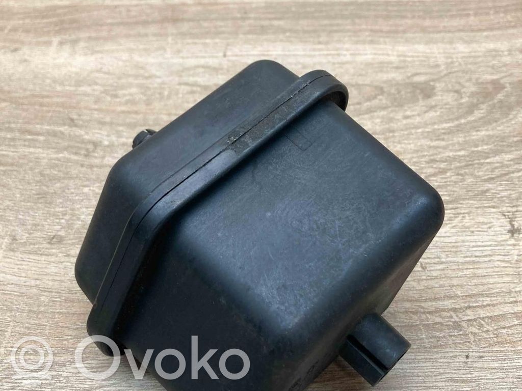 Volkswagen PASSAT B6 Serbatoio del vuoto