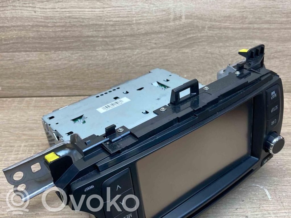 Toyota Yaris Panel / Radioodtwarzacz CD/DVD/GPS 