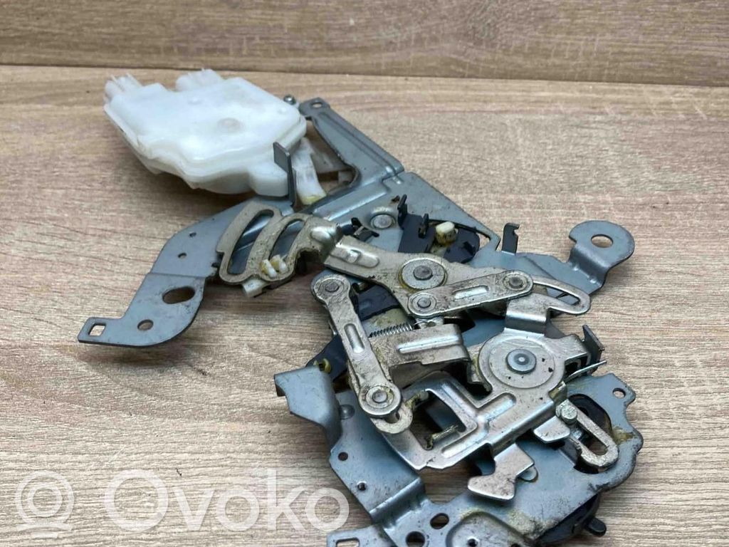 Honda CR-V Front door lock 