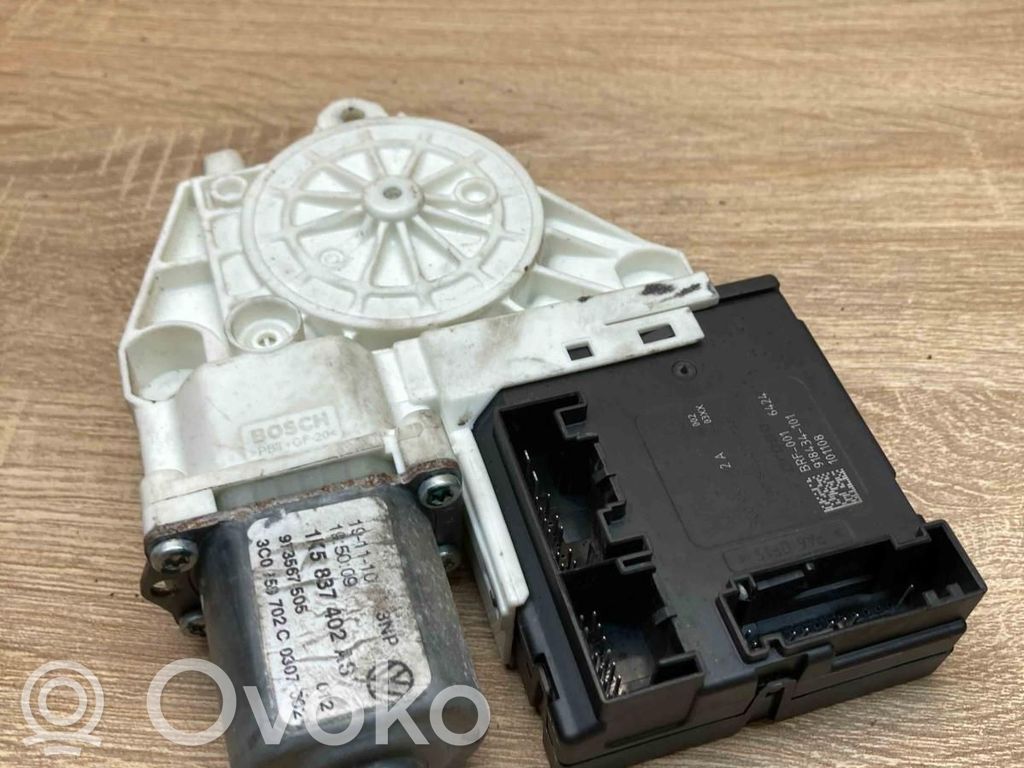 Volkswagen PASSAT B7 Motorino alzacristalli della portiera anteriore 