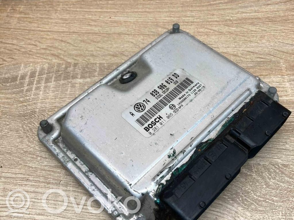Volkswagen Golf VI Unitate control motor/modul ECU 