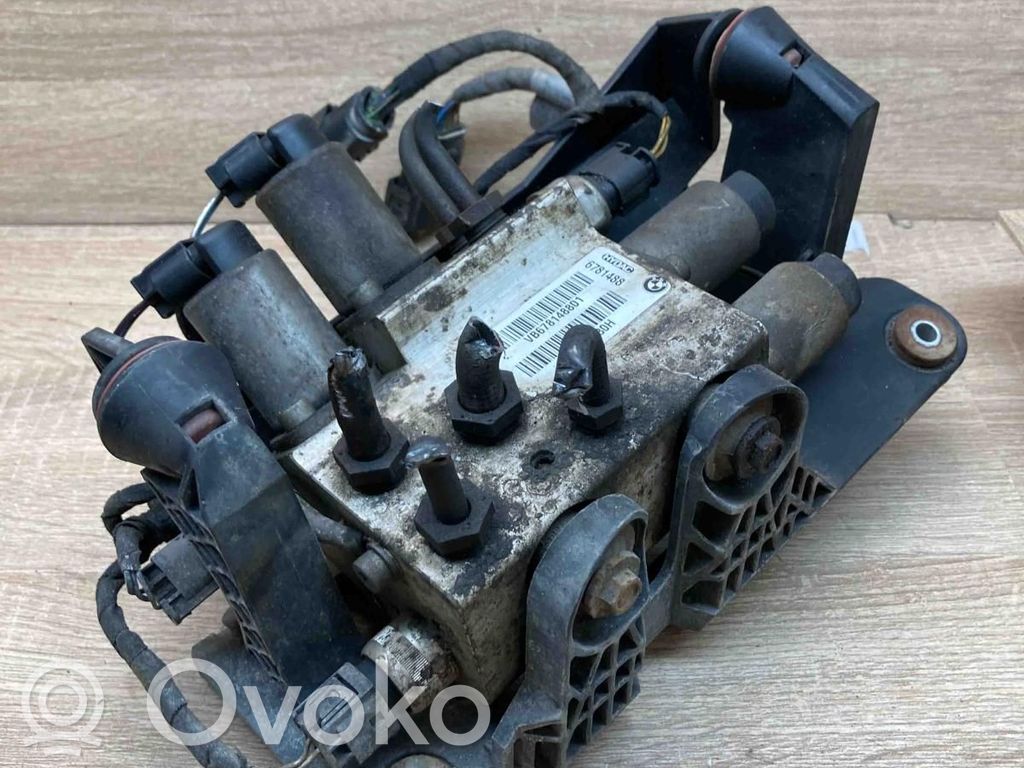 BMW 5 E60 E61 Распределитель воздуха / блок клапана (пневматическое шасси) 