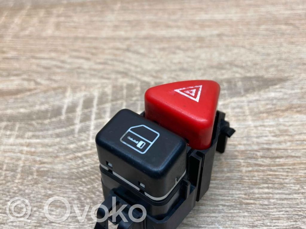 Comutator lumini pericol   A1688201210,33019001