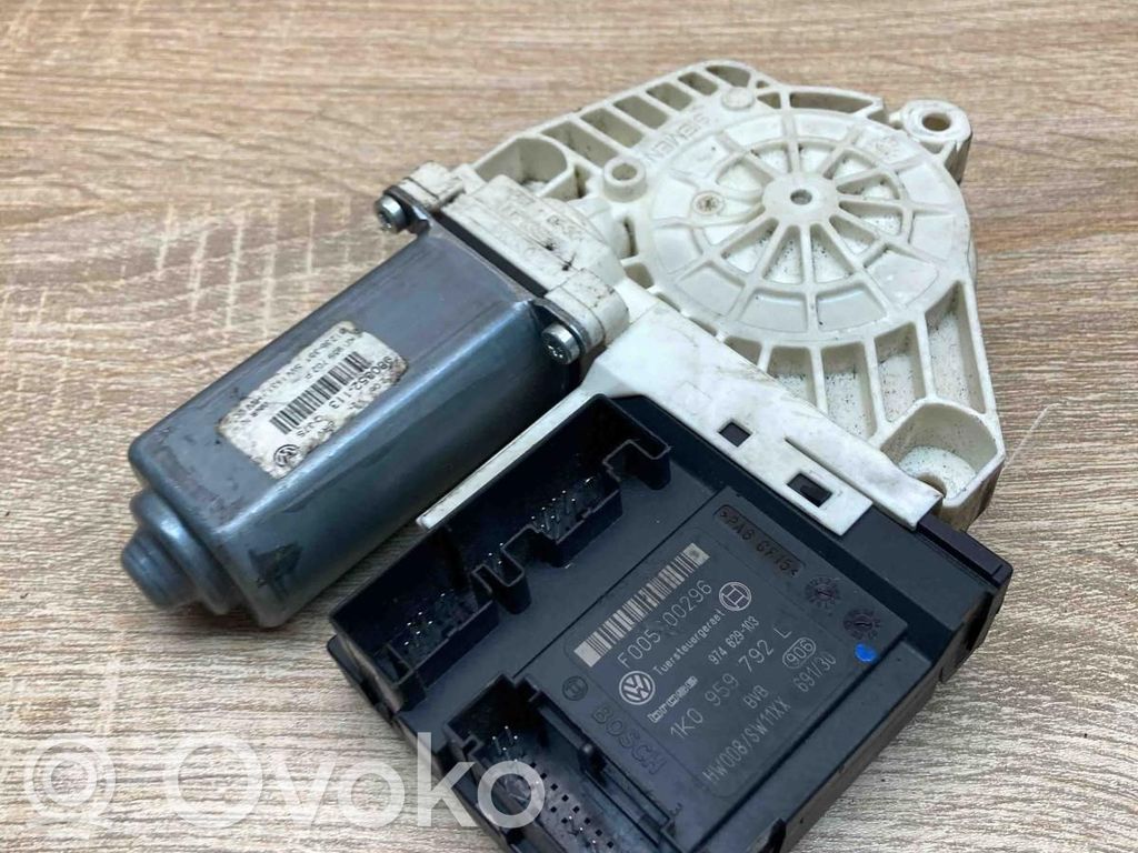 Volkswagen PASSAT B6 Motorino alzacristalli della portiera anteriore 