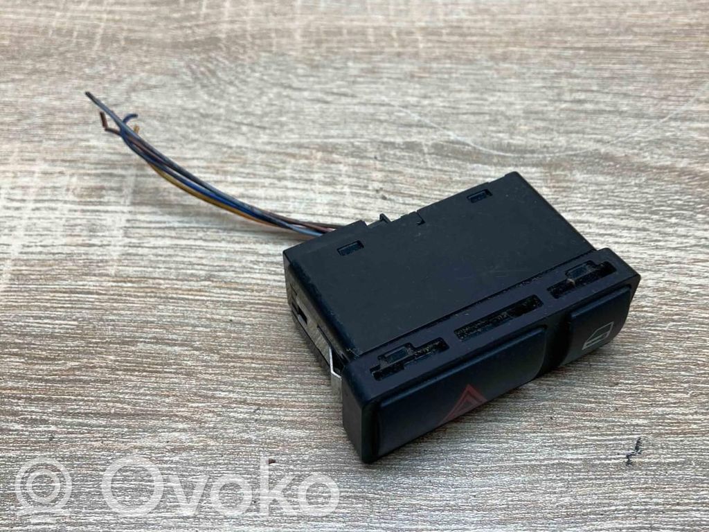 Botón interruptor de luz de peligro   8368920,WITHPLUG
