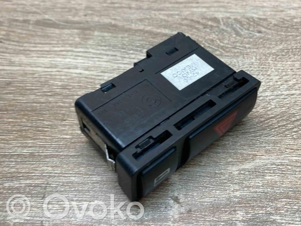 Hazard light switch   8368920
