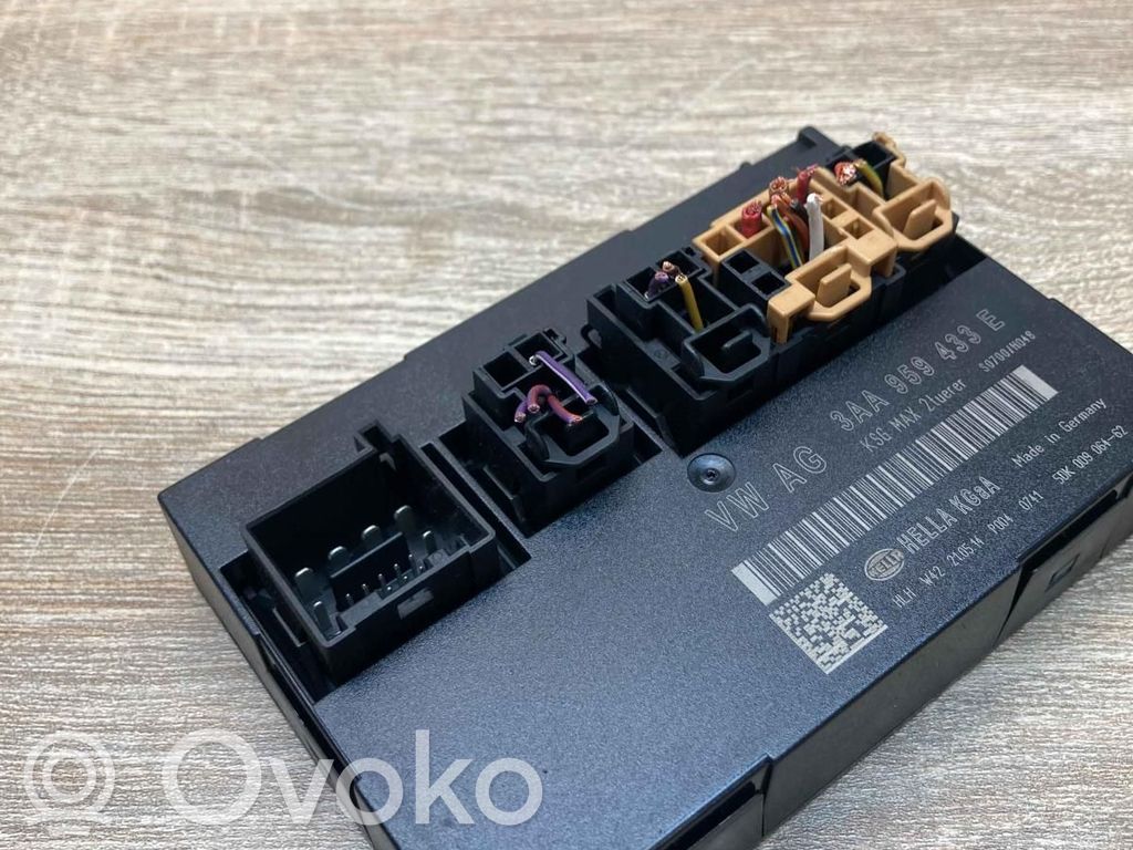 Volkswagen PASSAT CC Modul confort 