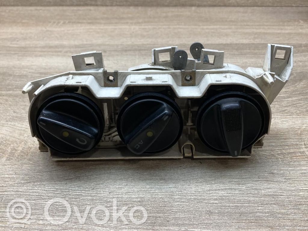 Climate control unit   95NW18D451A