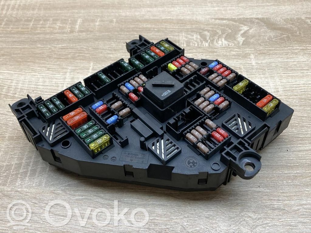 BMW 5 F10 F11 Ramka / Moduł bezpieczników 