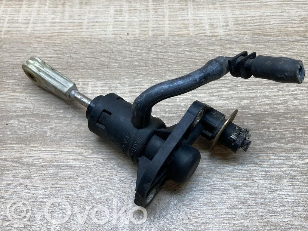 Volkswagen PASSAT B5.5 Maître-cylindre d'embrayage