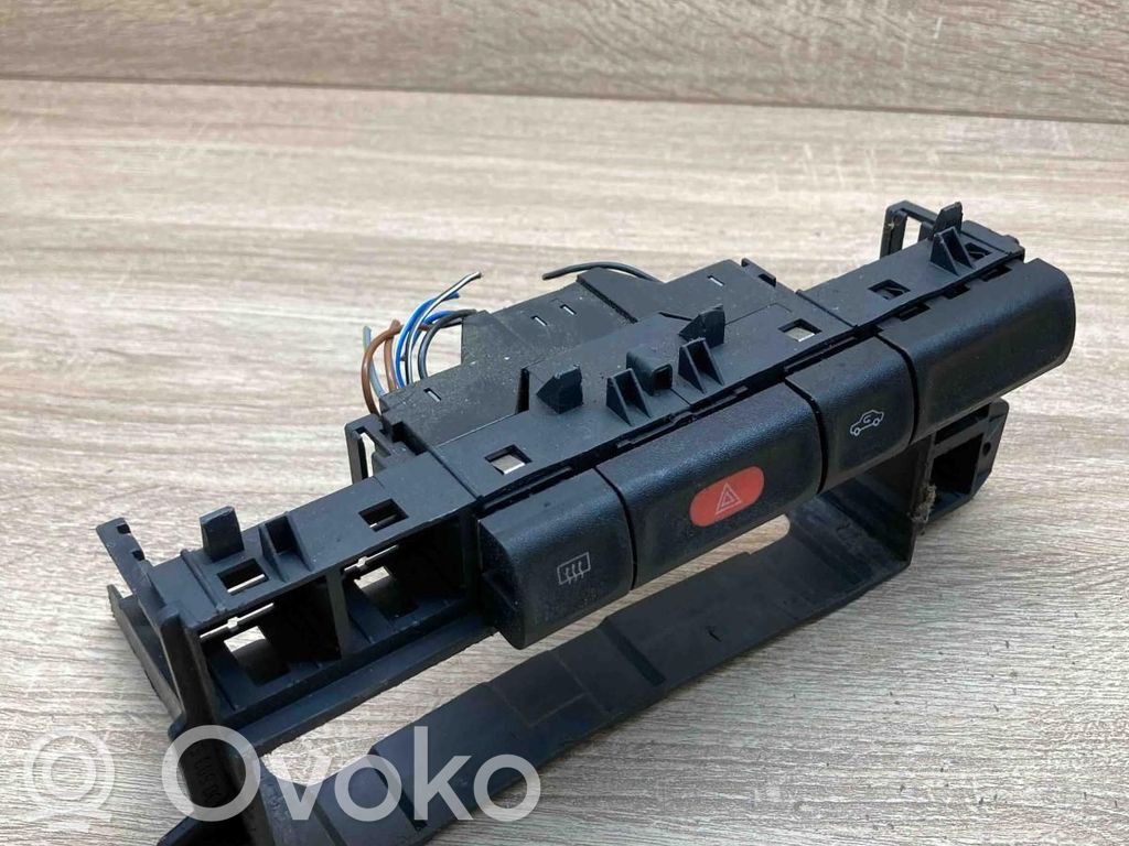 Opel Vectra B Hätävilkkujen kytkin