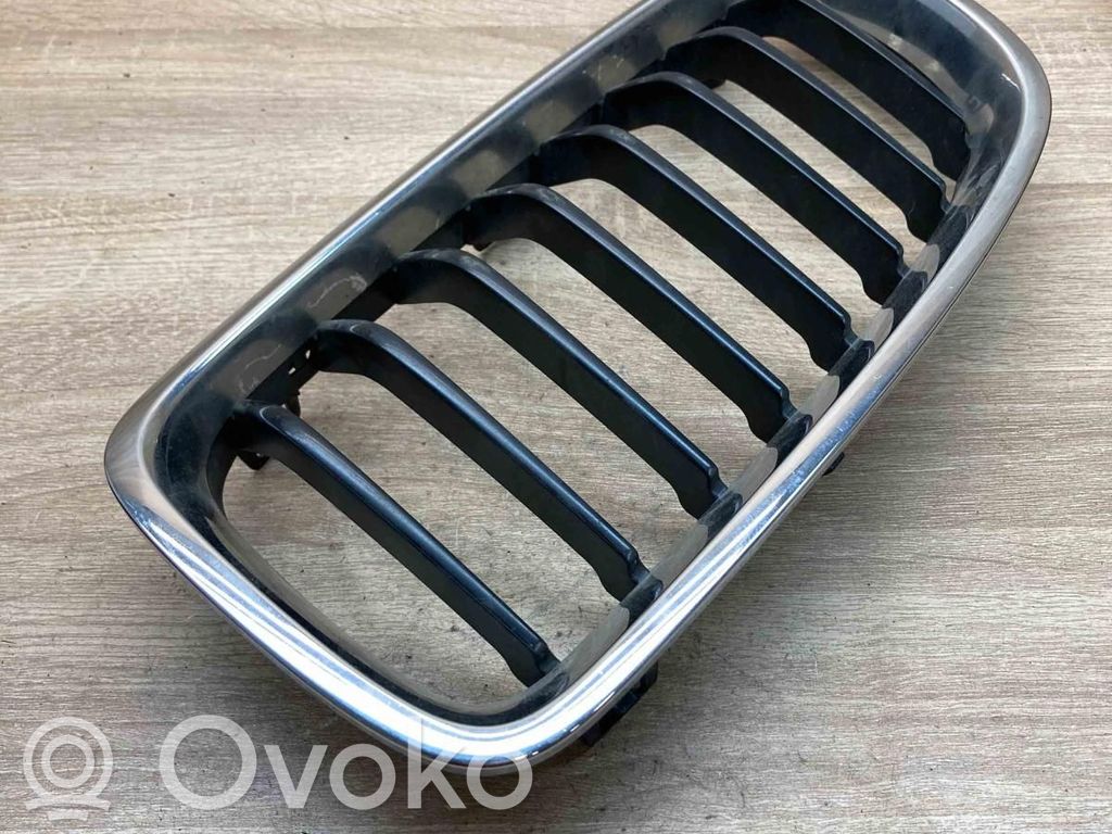 BMW 3 F30 F35 F31 Etupuskurin ylempi jäähdytinsäleikkö