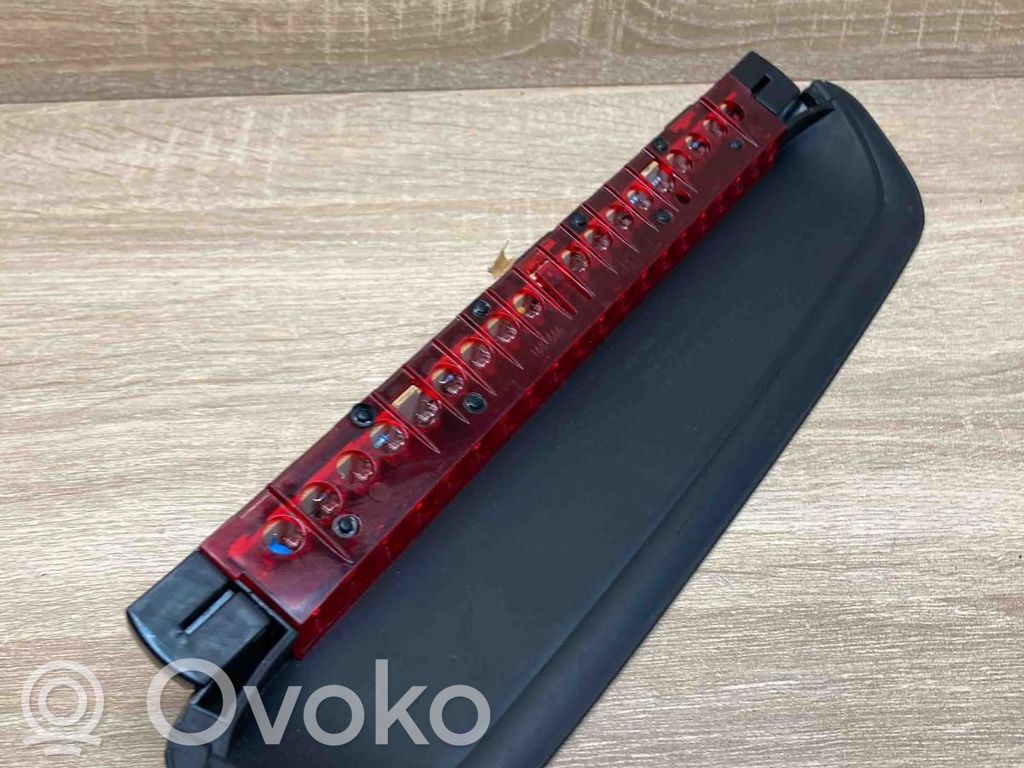 Kolmas/lisäjarruvalo   A046811,168644