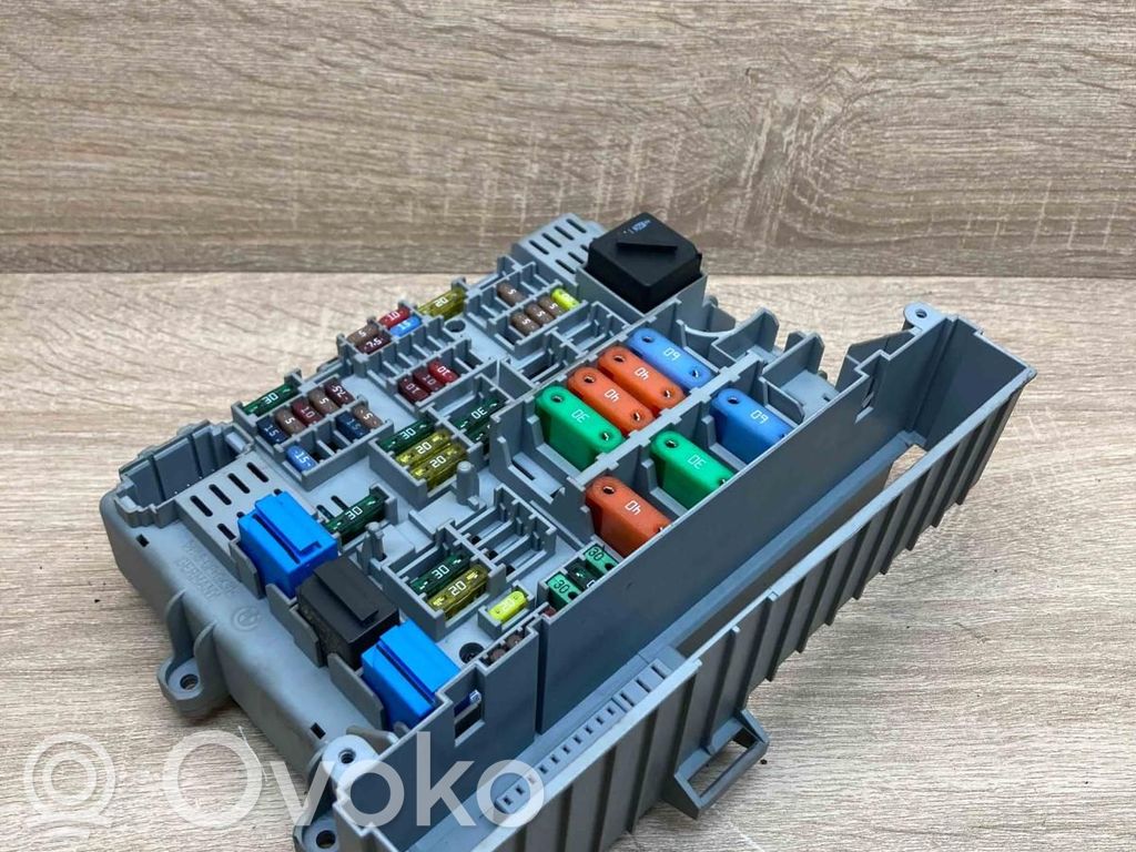 BMW 1 E81 E87 Drošinātāju bloks 