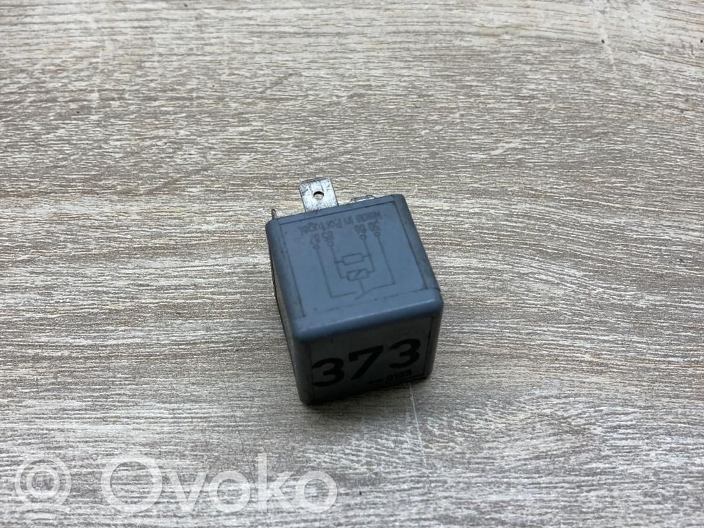 Otros relés   8D0951253A,V23134B52X301,373