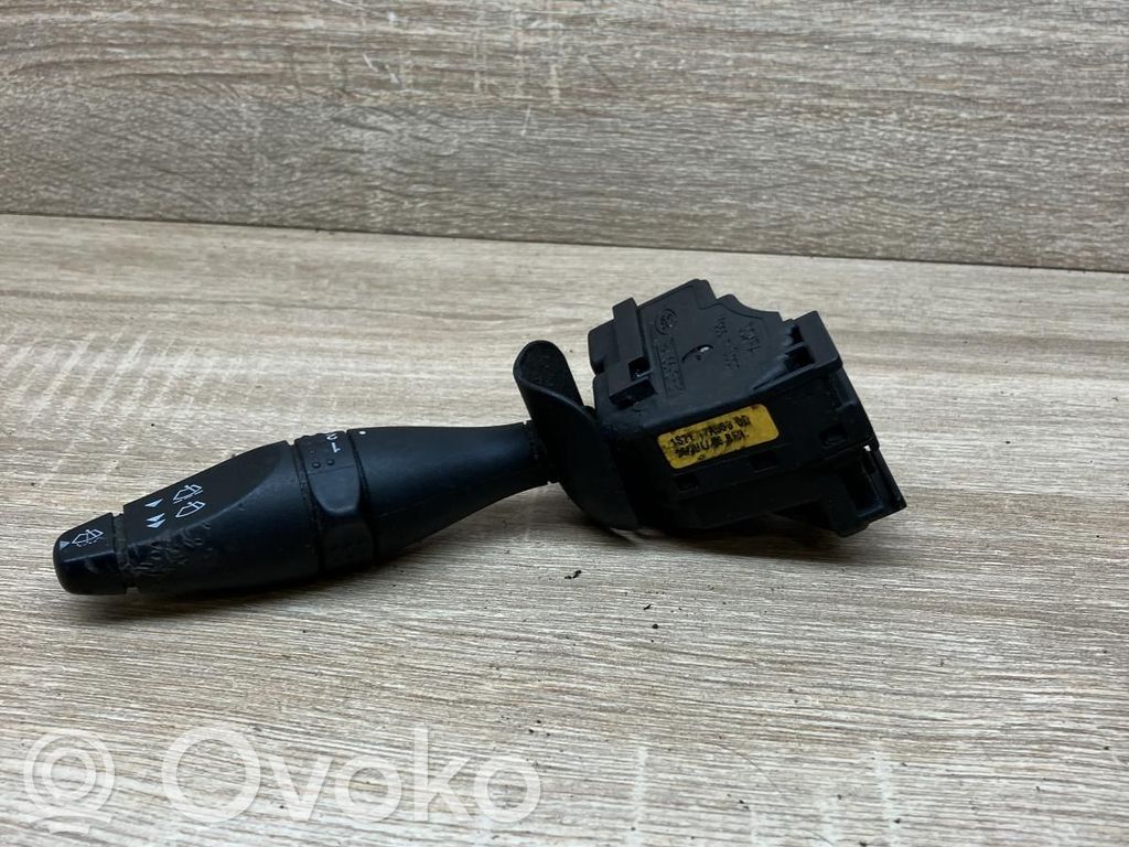 Ford Mondeo Mk III Pyyhkijän vipu 