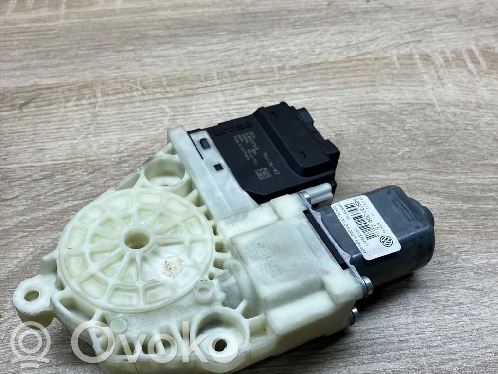 Volkswagen PASSAT B7 Galinis varikliukas langų pakėlėjo 