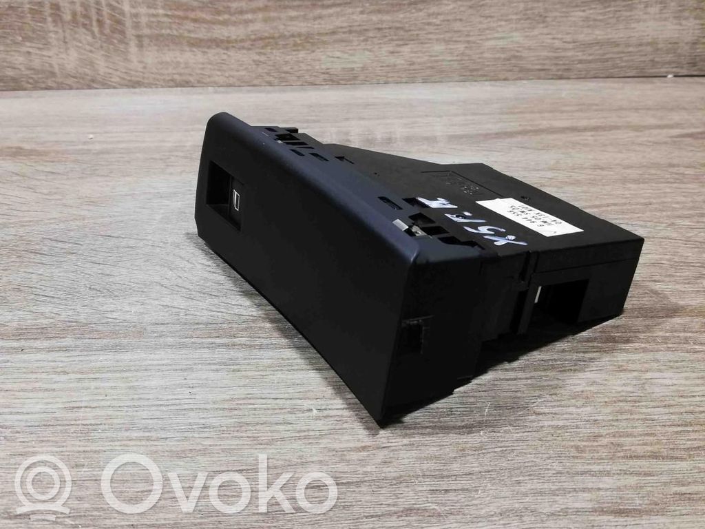 Electric window control switch   6944556,0413K
