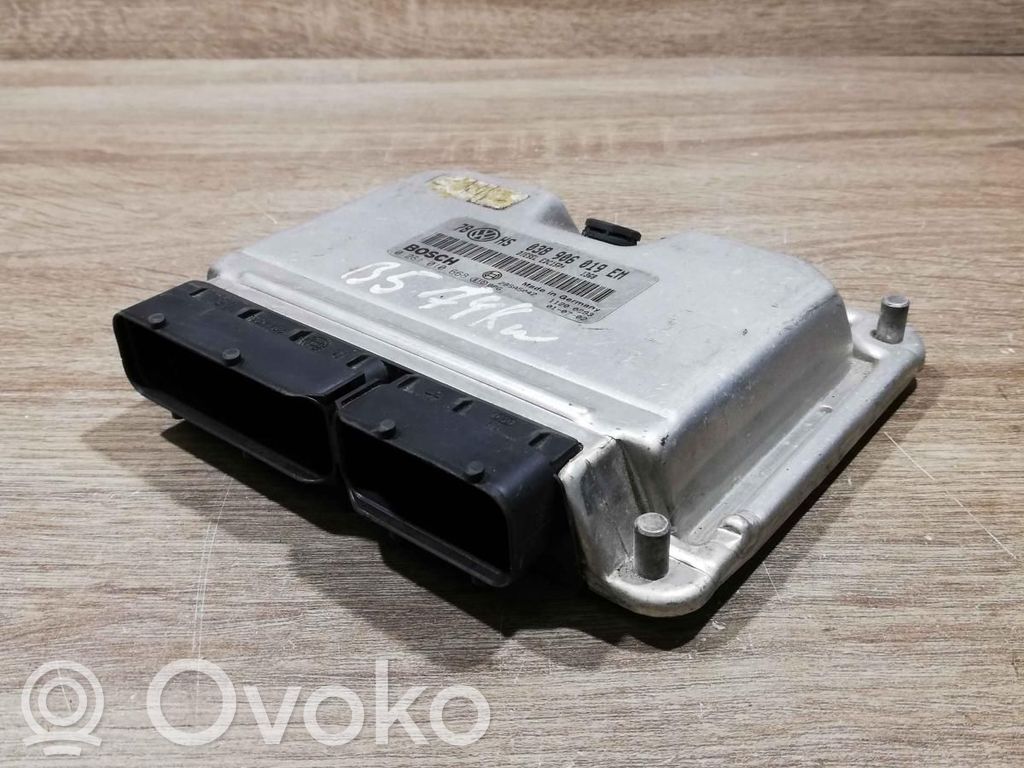 Volkswagen PASSAT B5.5 Unitate control motor/modul ECU 