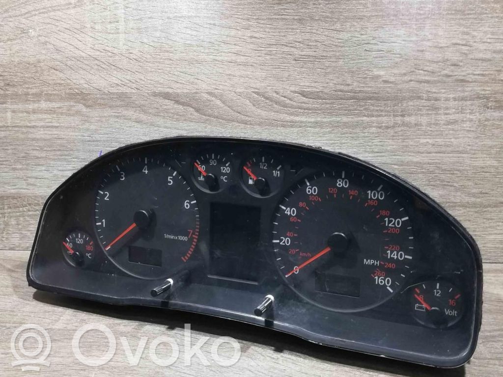 Audi A4 S4 B5 8D Nopeusmittari (mittaristo) 