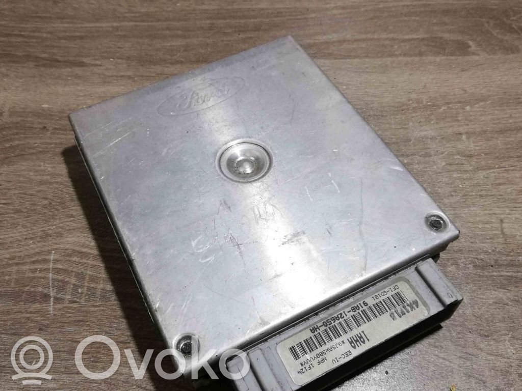 Ford Escort Unité de commande, module ECU de moteur 