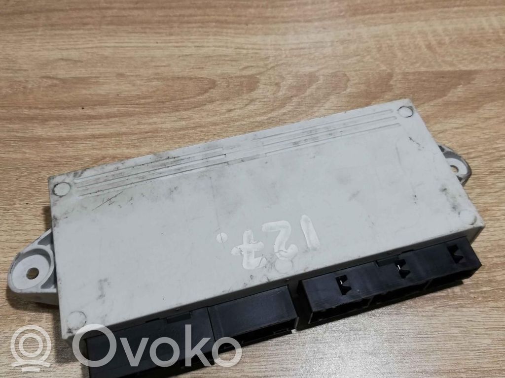 Unité de commande module de porte   6921980