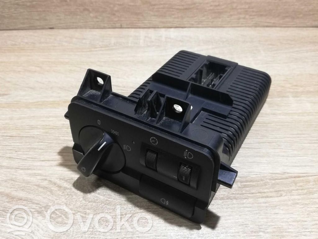 Light switch   8383225