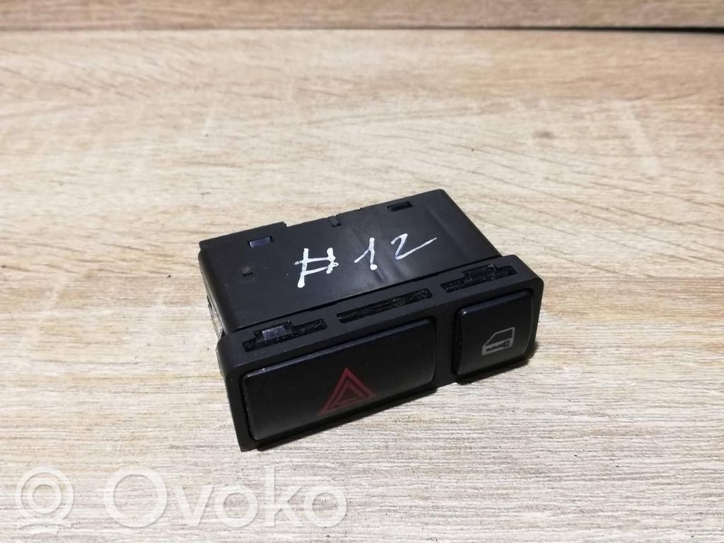 Hazard light switch   8368920