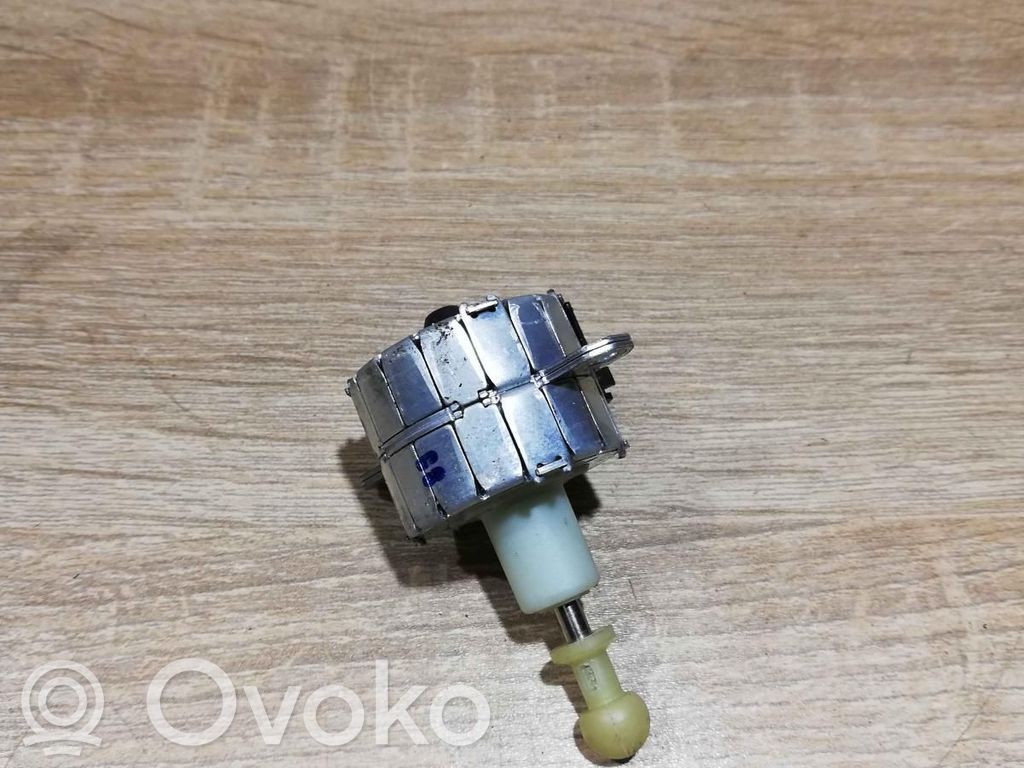 Audi A6 S6 C5 4B Scheinwerferstellmotor 