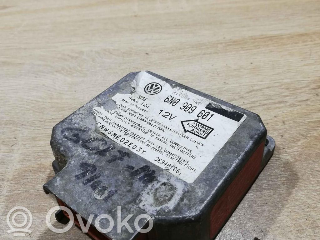 Volkswagen PASSAT B4 Unitate/modul de comandă airbaguri 