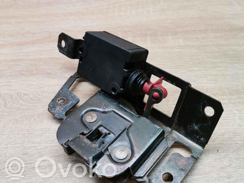 BMW 3 E46 Motor încuietoare portbagaj 