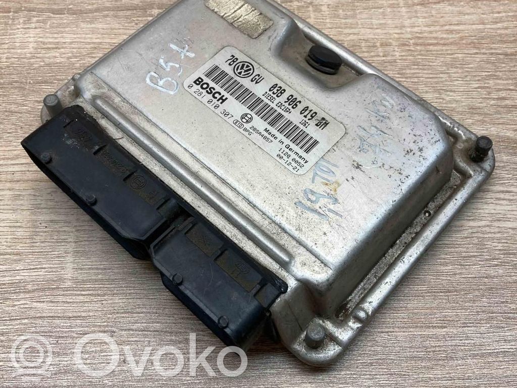 Volkswagen PASSAT B5.5 Centralina/modulo motore ECU 