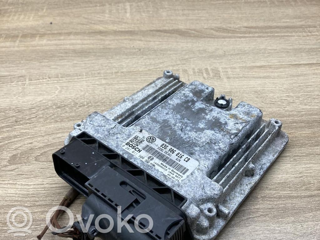 Volkswagen Golf V Komputer / Sterownik ECU silnika 
