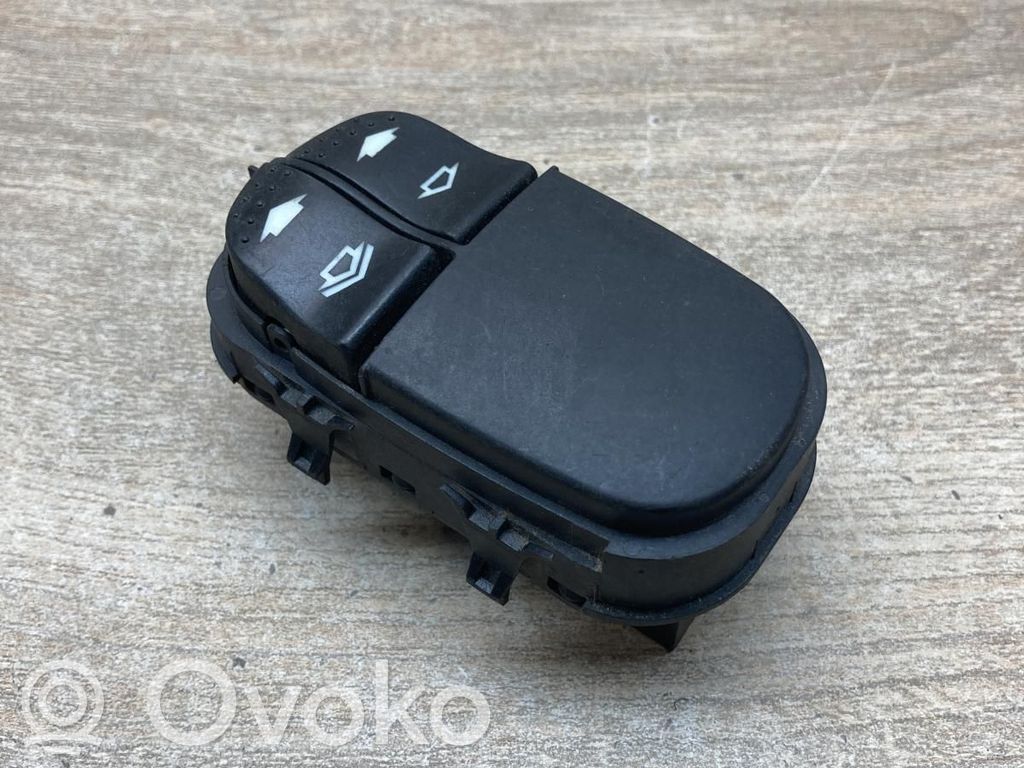 Ford Focus Przyciski szyb 