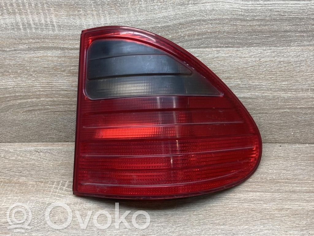 Mercedes-Benz E W210 Lampă spate în caroserie 