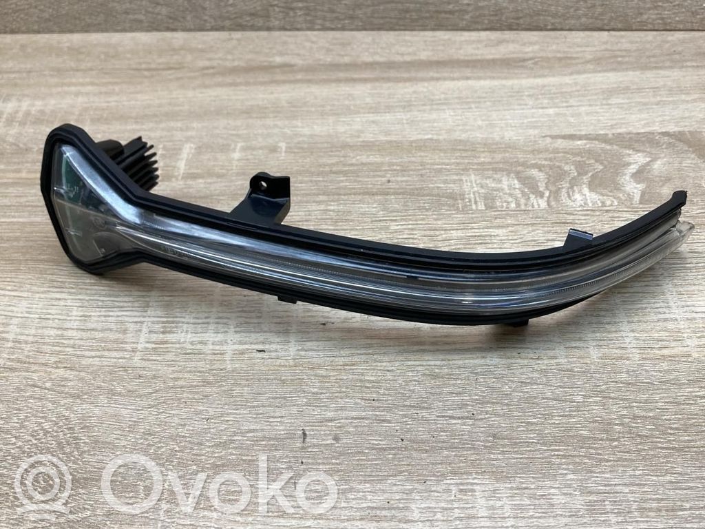 BMW 5 G30 G31 G38 Indicatore di direzione anteriore 