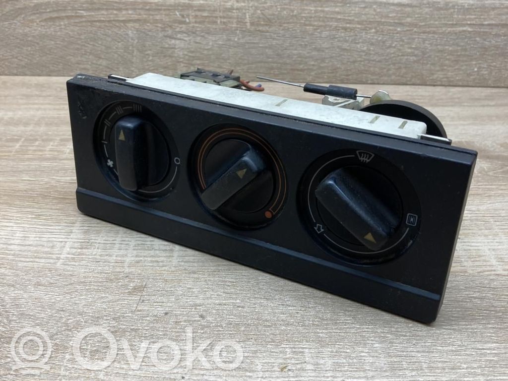 Panel klimatyzacji   893819073B,895959511