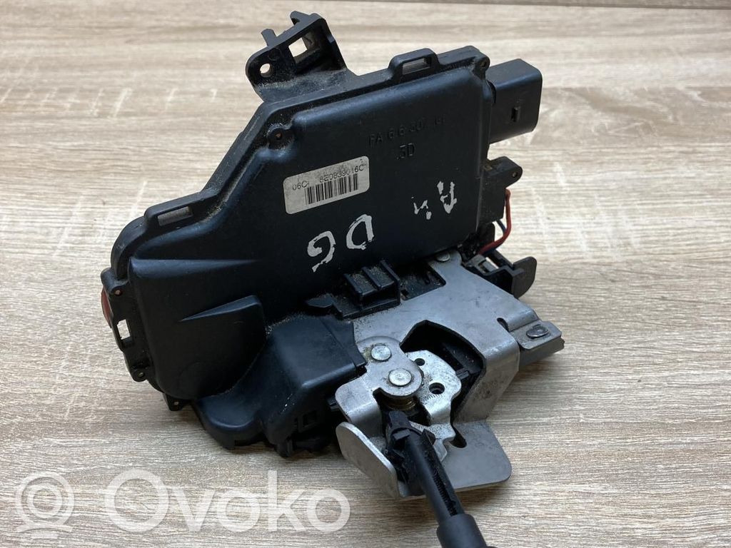 Audi A4 S4 B6 8E 8H Zamek drzwi tylnych