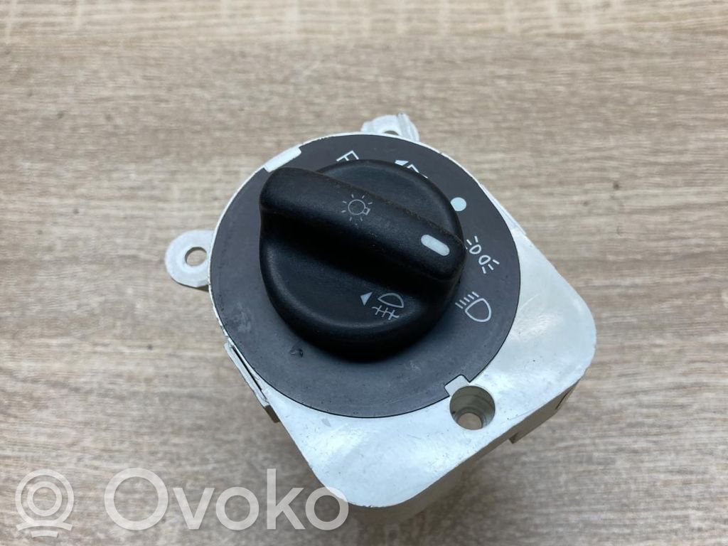 Ford Escape I Interruptor de luz 