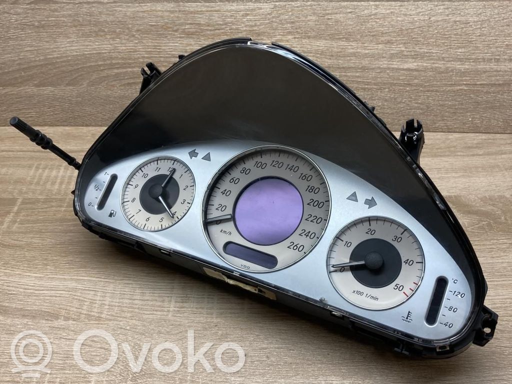 Mercedes-Benz E W211 Geschwindigkeitsmesser Cockpit 